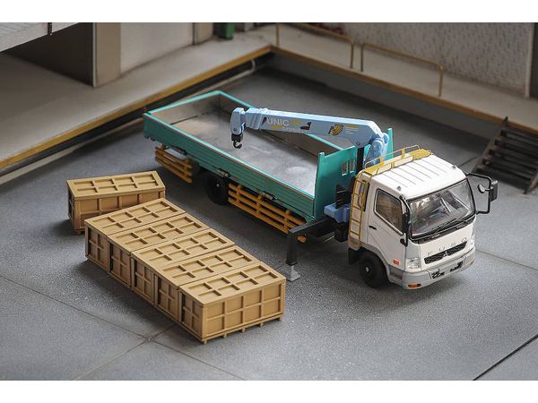 Mitsubishi Fuso Fighter (1024) / Crane Included Accessories: Wooden Box White/Green