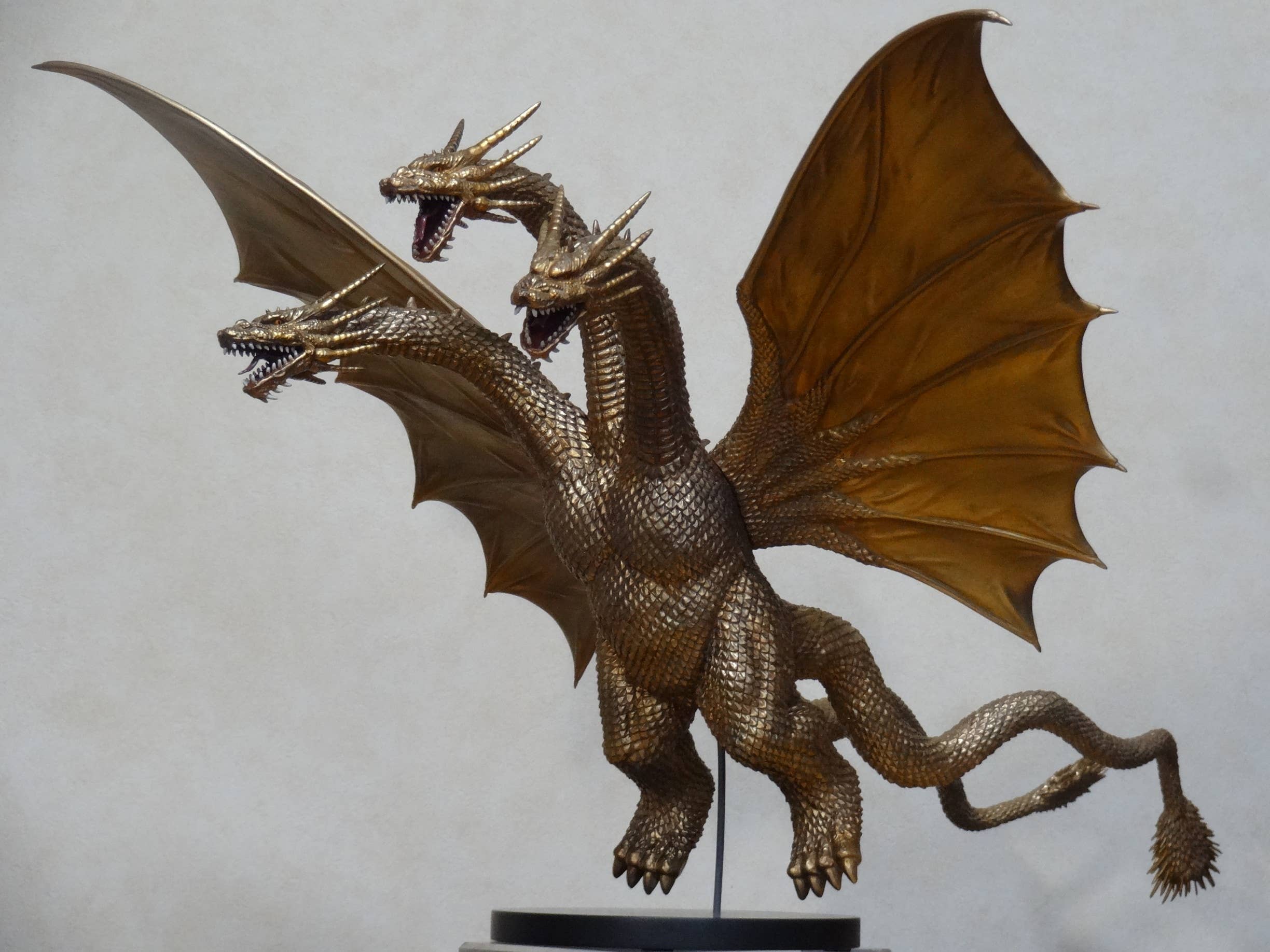 yozikori　　　　　　　　　　　　　　　　　　　　　BRADORA Bandai King Ghidorah Memorial Box 05 | seismictoys