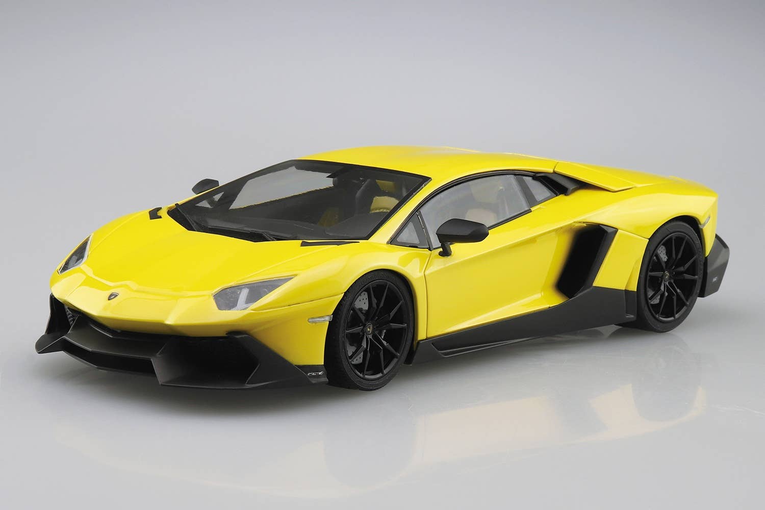 アイドロン Lamborghini aventador annversario Amazon.com: Lamborghini Aventador 50 Anniversario '13 1:24 Scale