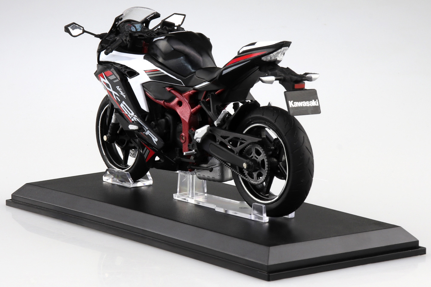 1/12 Kawasaki Ninja ZX-25R Metallic Spark Black x Pearl Flat Stardust White