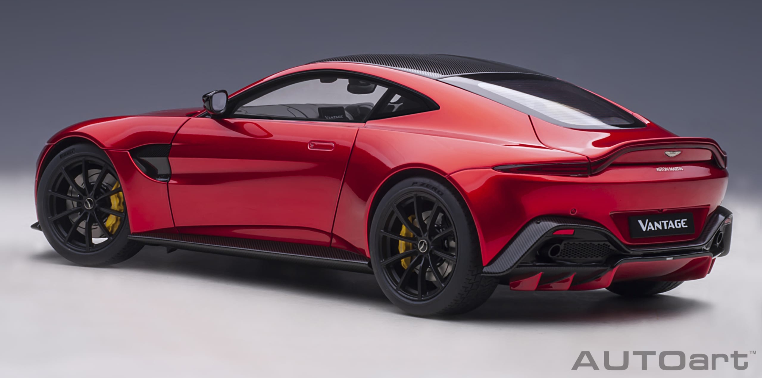 1/18 Aston Martin Vantage カーボンファイバー製ルーフ