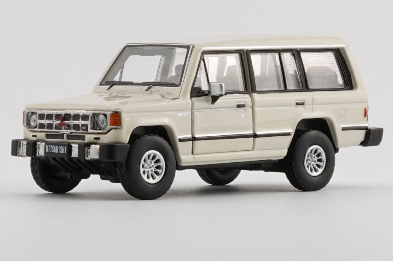 Mitsubishi Pajero 1st Gen 1983 Ivory (RHD) | HLJ.com