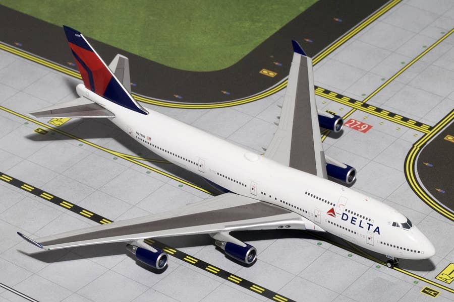 747-400 Delta Air Lines N670US | HLJ.com