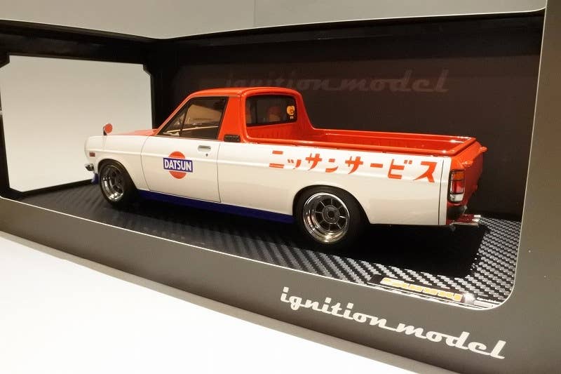 Nissan Sunny Truck Long (B121) Red / White | HLJ.com