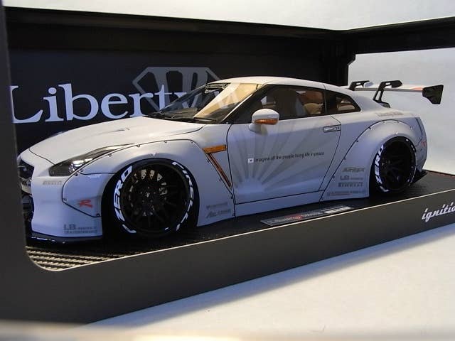 LB Works GT-R (R35) Matte Gray | HLJ.com