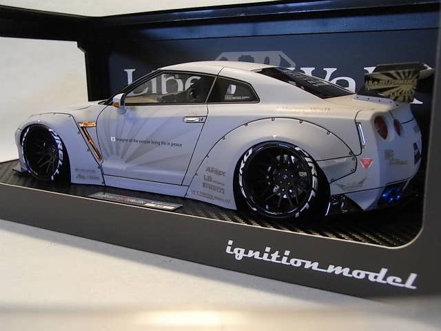 LB Works GT-R (R35) Matte Gray | HLJ.com