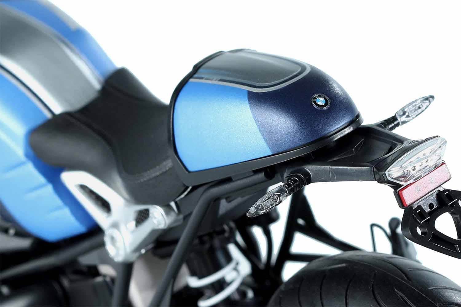 BMW R Nine T Option 719 Mars Red / Cosmic Blue Precolor Version