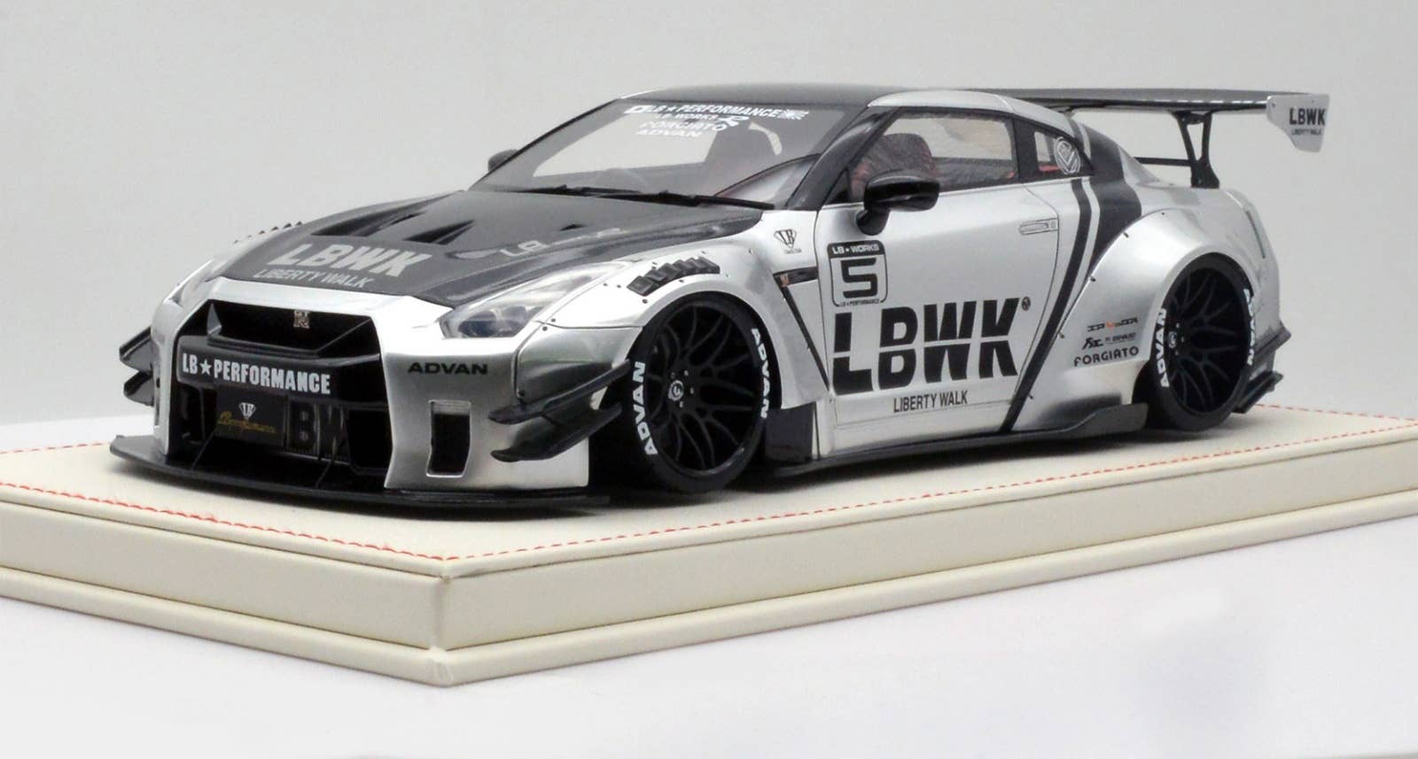ミニカー LBWK GT-R Satin Silver 1/64スケール1/64 MINI GT「LB☆WORKS Nissan GT-R (R35