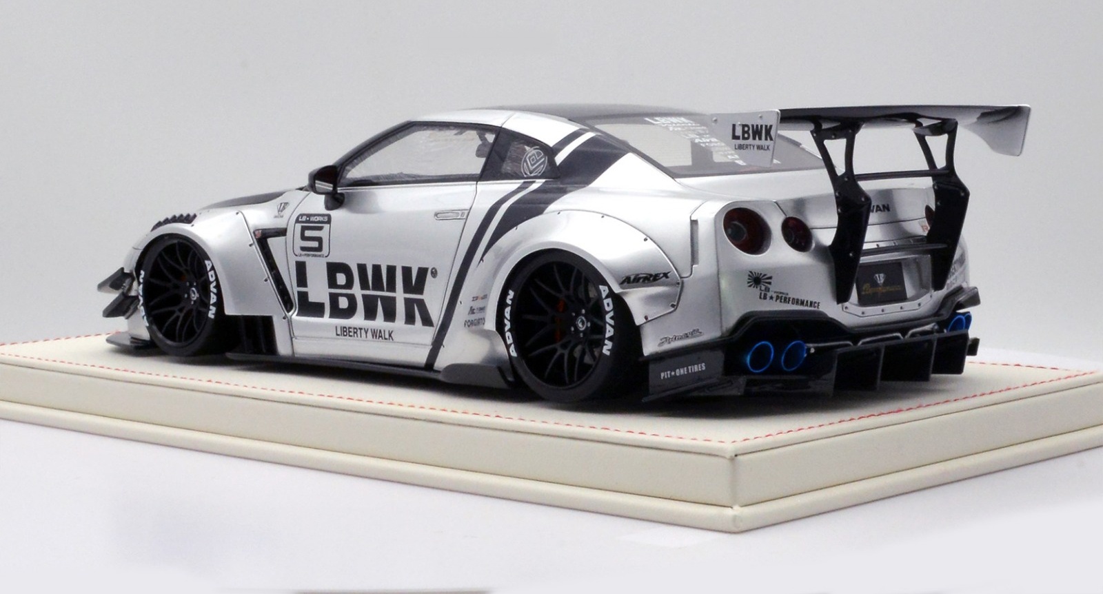 1/18 LB-Works Nissan GT-R R35 V2.0 LBWK Silver