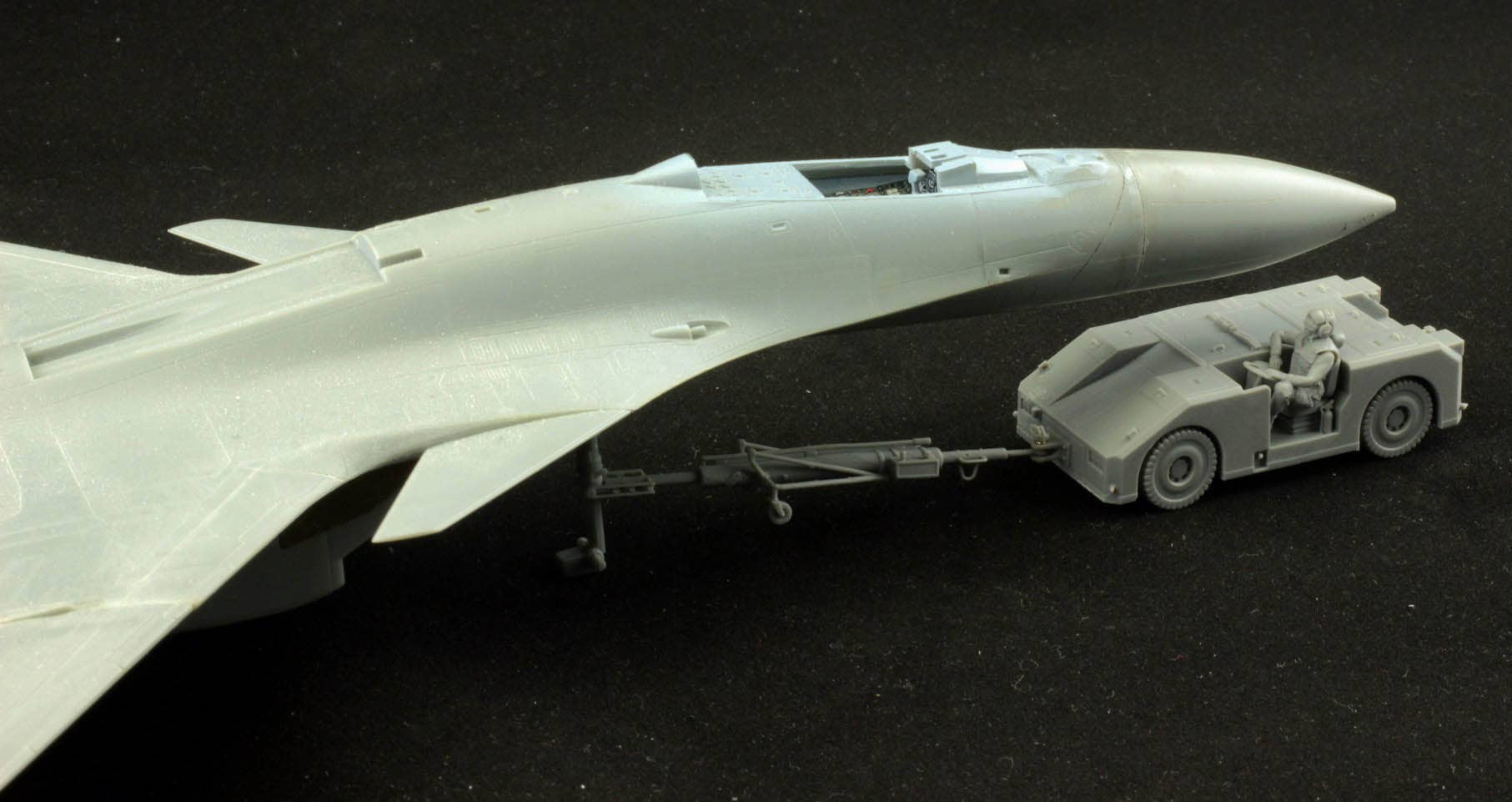 PLAN Shipboard Tow Tractor | HLJ.com