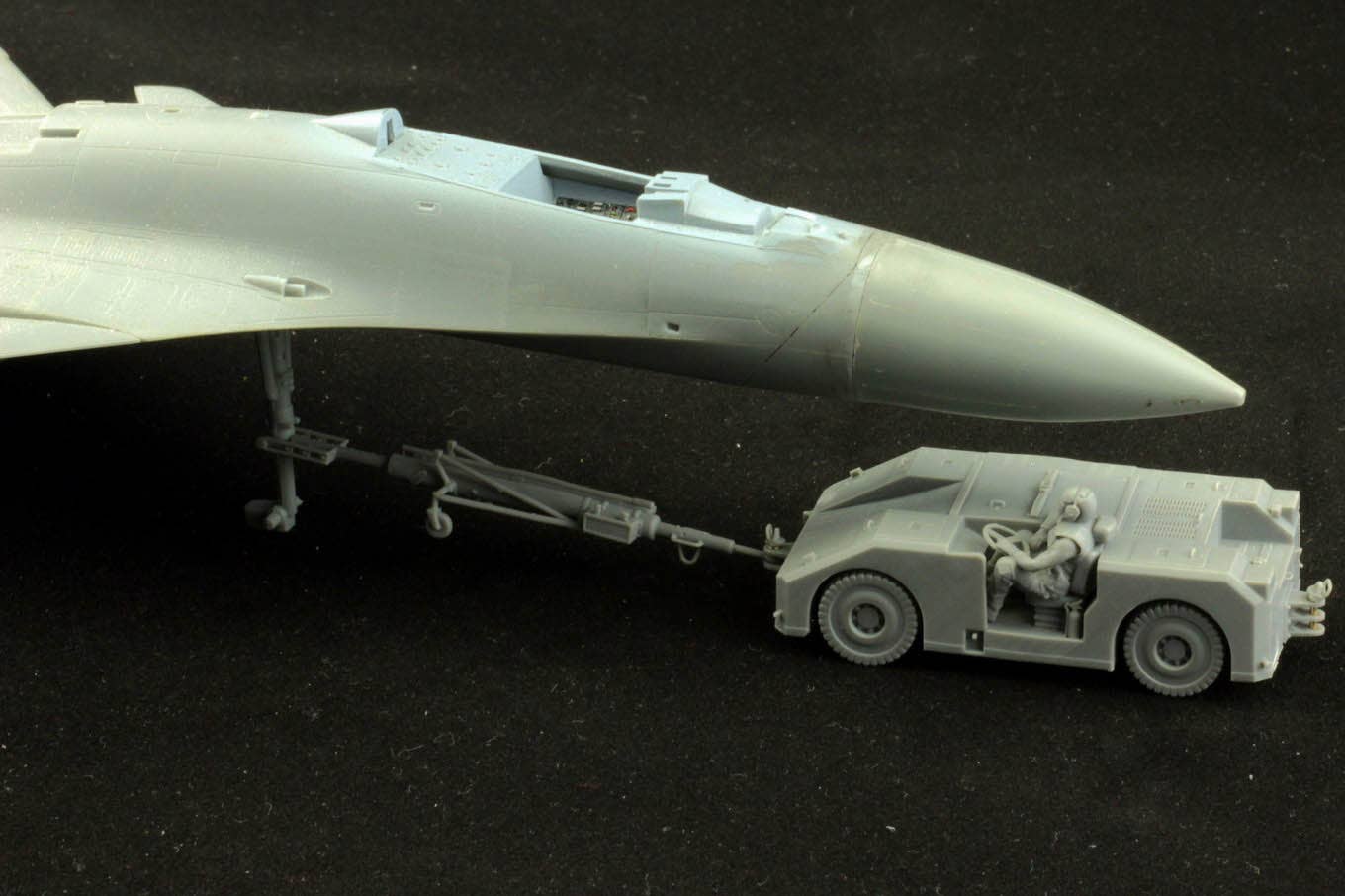 PLAN Shipboard Tow Tractor | HLJ.com