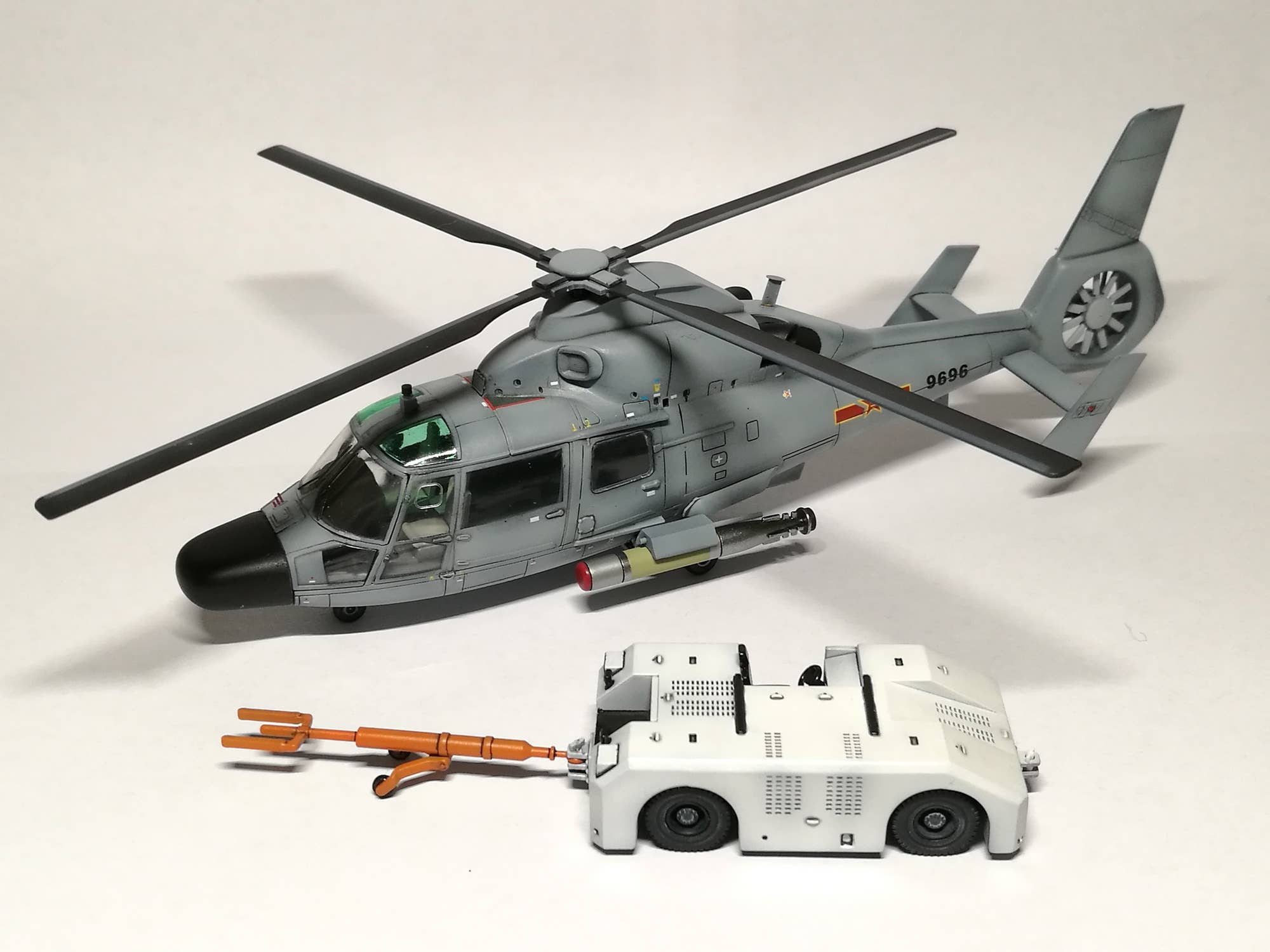PLA Navy Z-9C/EC Helicopter with Tractor | HLJ.com