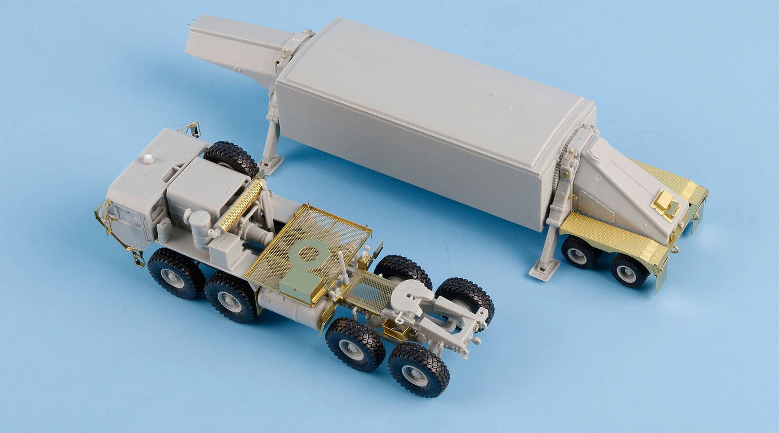 M983 Tractor with AN/TPY-2 X Band Radar Trumpeter 07177