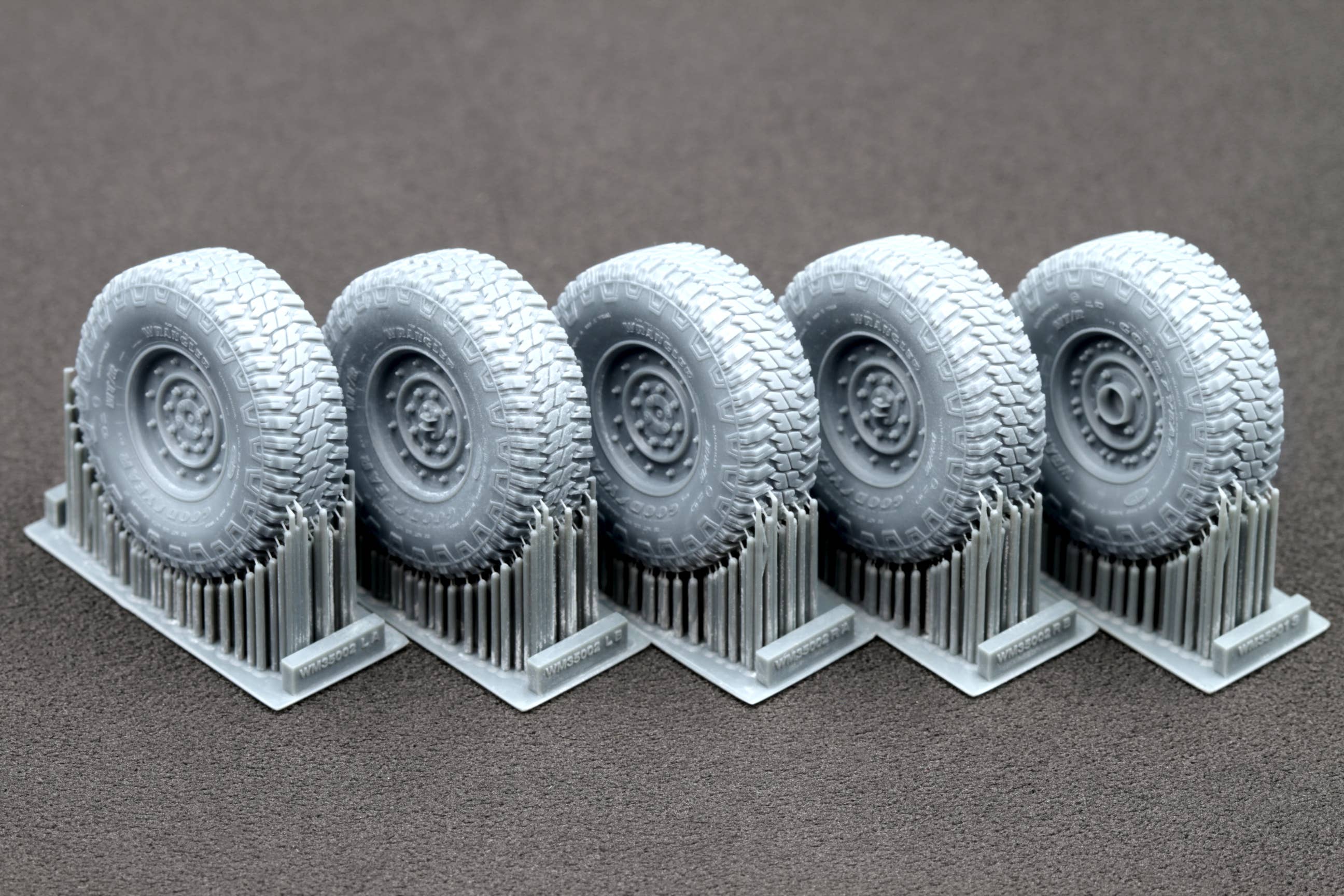 Hmt Rims HMMWV MT/R 12-bolt Ordinary wheel set | HLJ.com