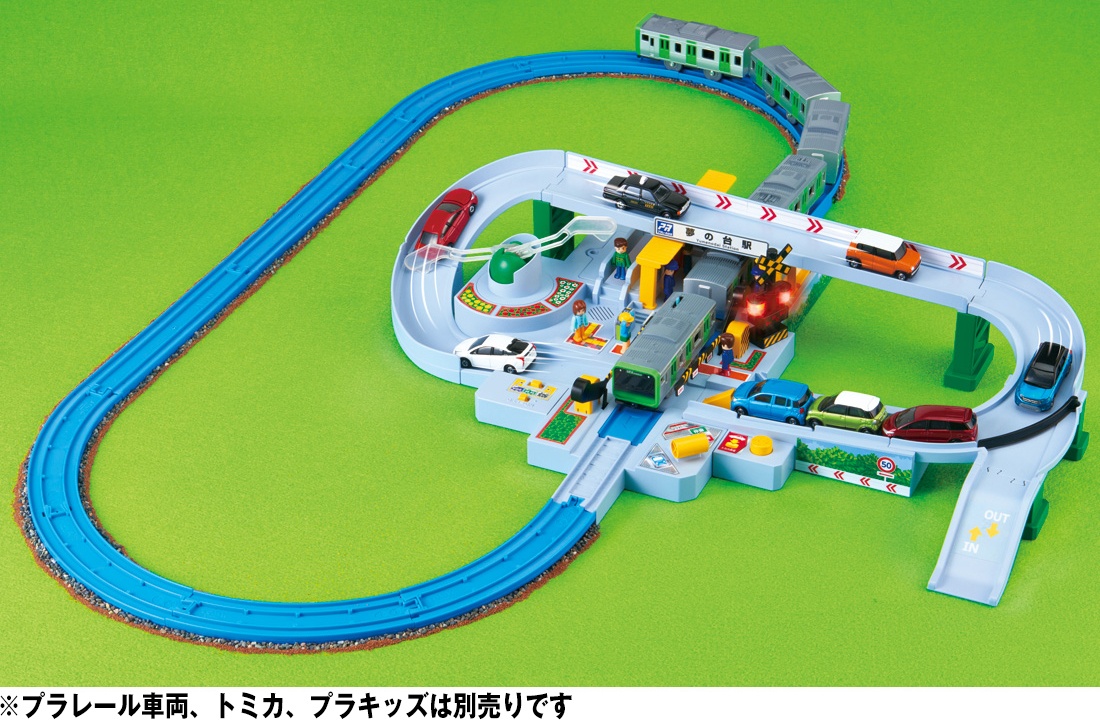 New Takara Tomy Pla-rail Let's play with Tomica Cancan railroad crossing set 