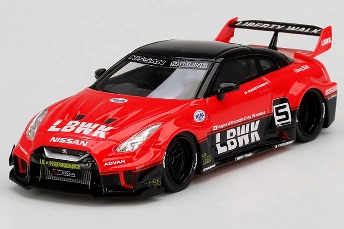 LB-Silhouette WORKS GT Nissan 35GT-RR Version 1 Red / Black | HLJ.com