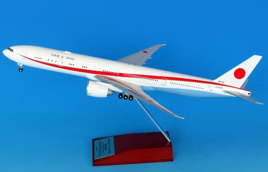 JAPAN AIRLINES Boeing 777 モデル Amazon.com: Hasegawa 1/200 Japan Airlines B777-300 New Logo