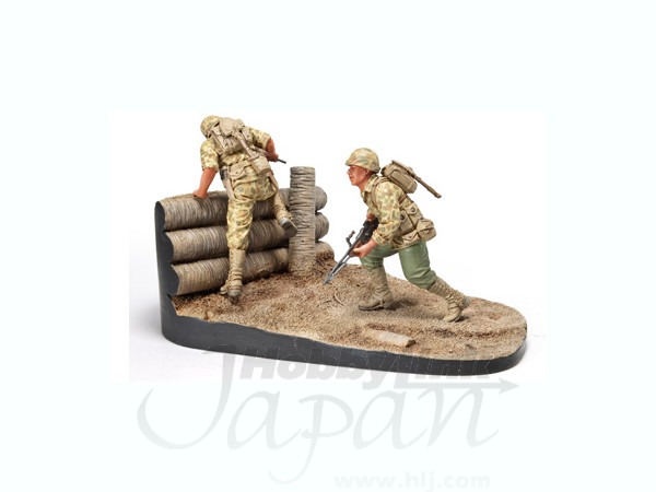 U.S. Marines Infantry Pacific w/Base (2 Figures)