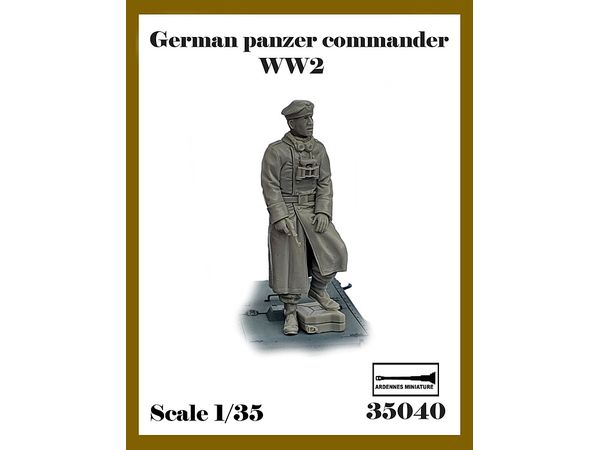 WWII German Tank Crew Early in the War #1 Tank Commander with Handgun (1pcs)