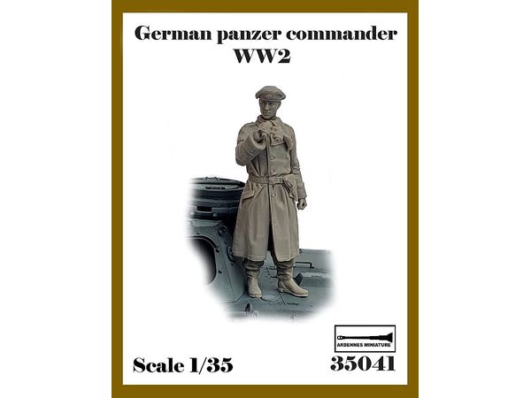 WWII German Tank Crew Early in the War #2 Tank Commander with Binoculars (1pcs)