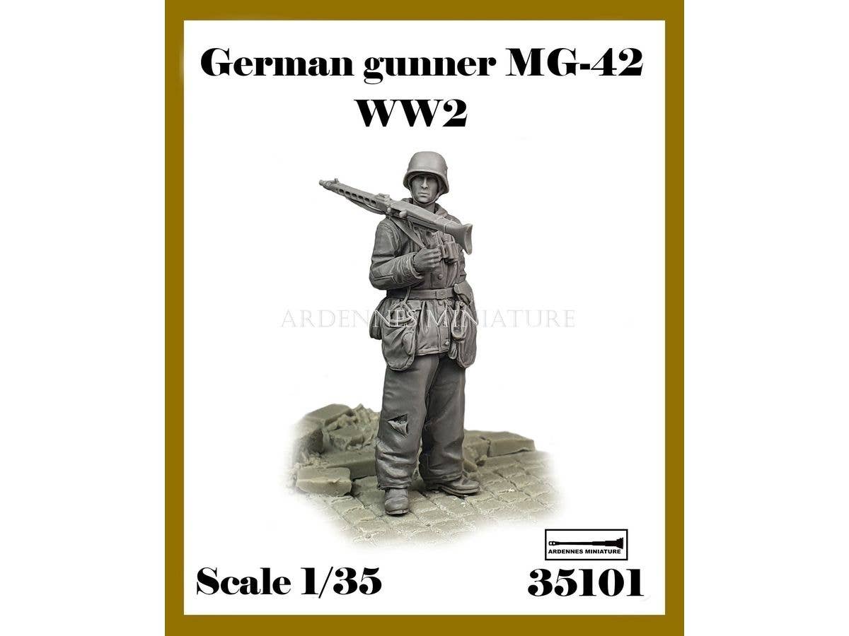 German Gunner MG-42 WW2