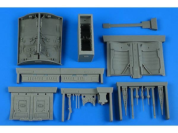 TF-104G & CF-104D & F-104DJ/F Starfighter wheel bay (for.ITALERI)