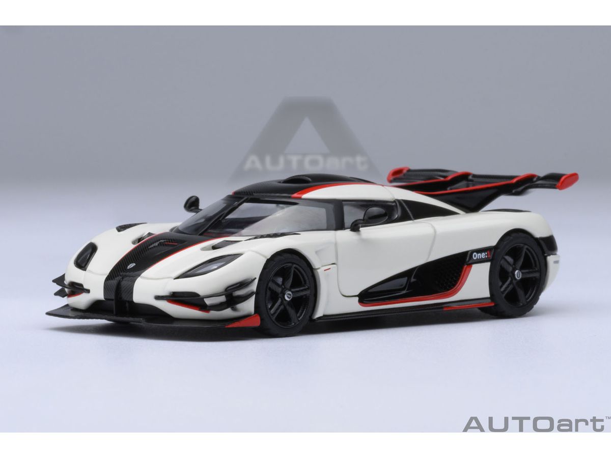 Koenigsegg One : 1 (White / Carbon Black / Red)