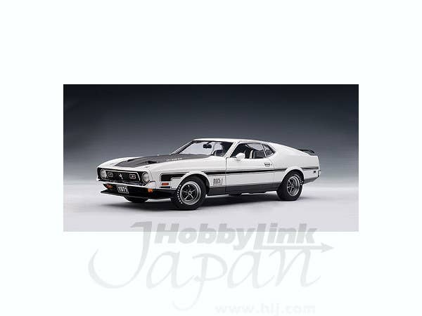 AUTOart 1:18 ScaleVintage 1971 Yellow Ford Mustang Mach 1