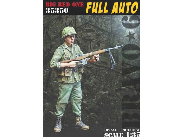 Modern American infantryman holding a fully automatic rifle