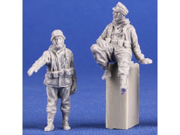 Sd.Kfz 250/251 Crew in Winter Uniforms