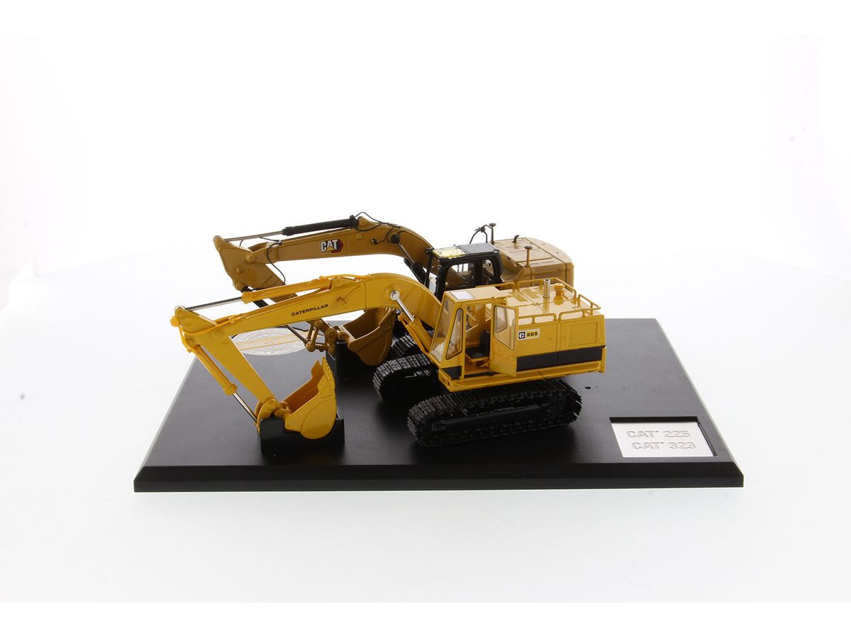 Caterpillar CAT 323 & CAT Hydraulic Excavator Evolution Set