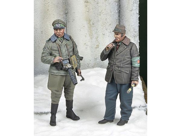 Current East German Border Guard Officer & Border Guard Assistant 1970-80s Winter (Set of 2)