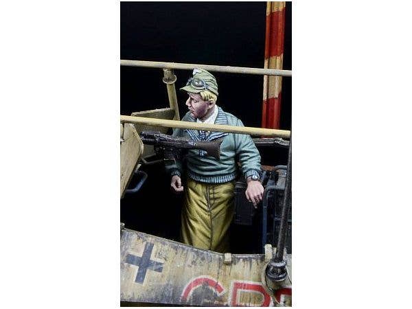 WWII German Africa Corps Officer Standing on Vehicle (for Takom)