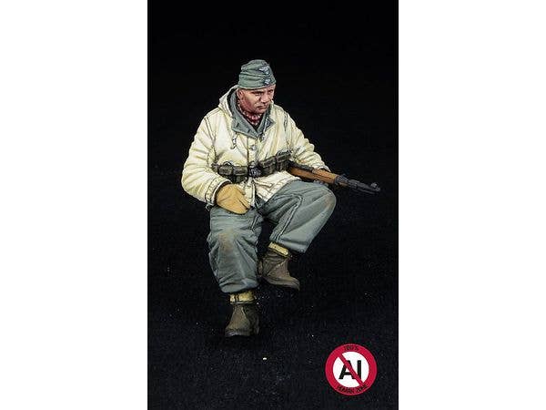 WWII German Waffen SS Soldier Sitting, Winter 1943-1945 (for Tamiya)