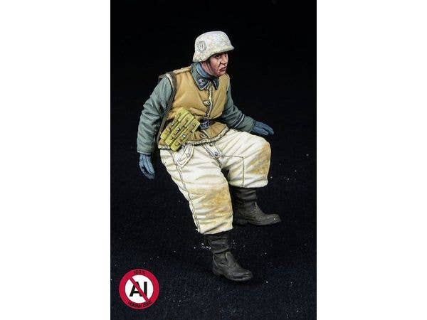 WWII German Waffen SS NCO Sitting, Winter 1943-1945 (for Tamiya)