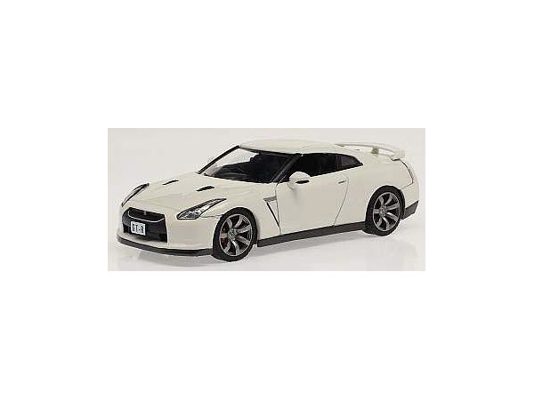 Nissan GT-R R35 2008 White
