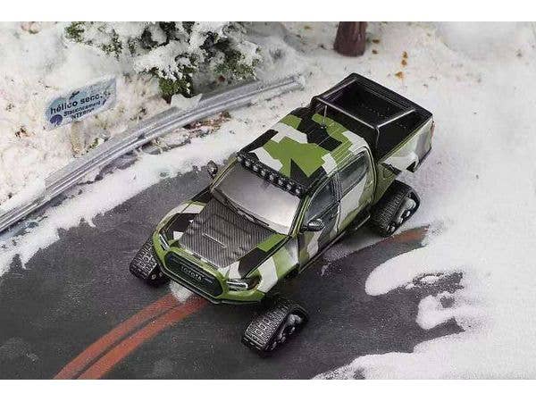 Toyota Tacoma 2022 - Ski Version / With Accessories Green / Camouflage
