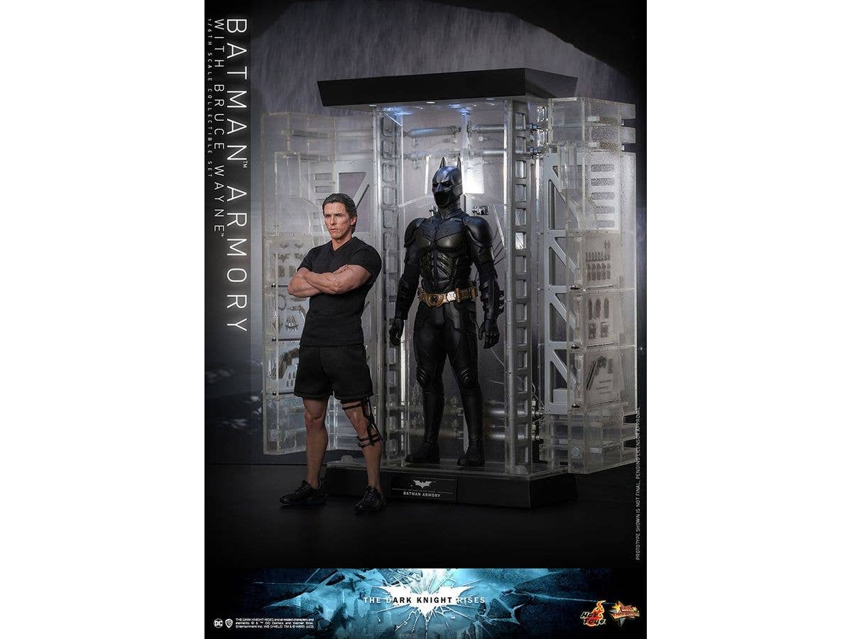 Movie Masterpiece - Fully Poseable Figure: The Dark Knight Rises - Batman Armory with Bruce Wayne
