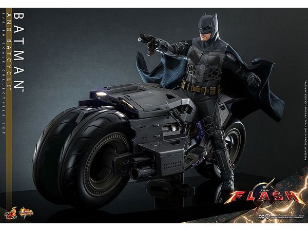 Movie Masterpiece - Fully Poseable Figure: The Flash - Batman & Batcycle