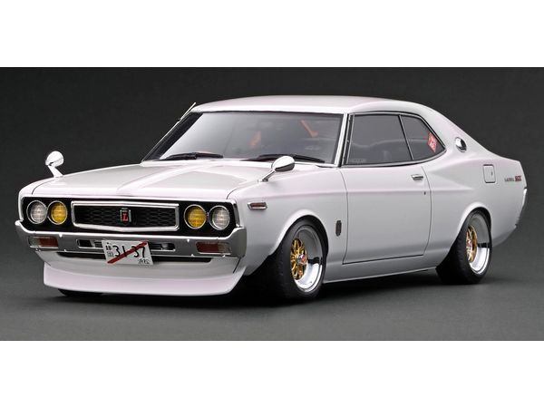 Nissan Laurel 2000SGX (C130) Metallic White / Purple