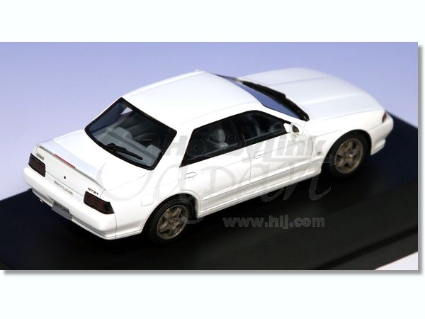 い出のひと時に、とびきりのおしゃれを！ Sports 4Dr Skyline Nissan Sedan Crystal M Type GTS-t 1989 乗用車