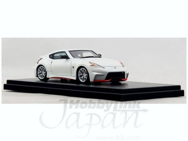 ミニカー FAIRLADY Z NISMO Brilliant White Pearl トミカ KWAM036056 日産 フェアレディZ NISMO (Brilliant White