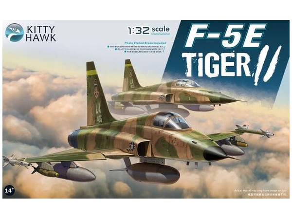 F-5E Tiger II w/2 Figures