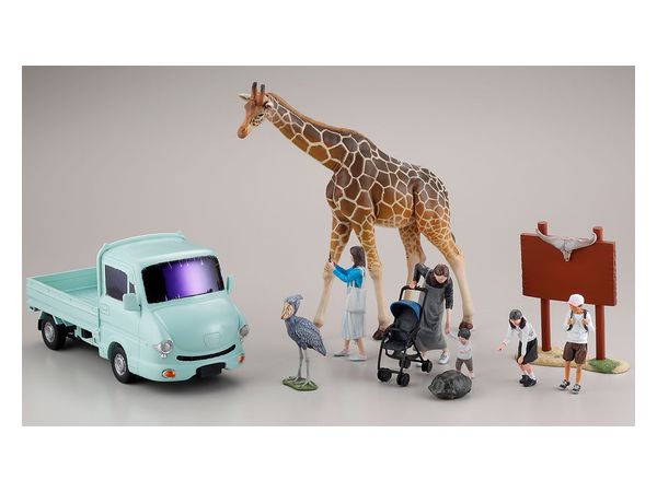ARTPLA Tourists and Giraffe Set