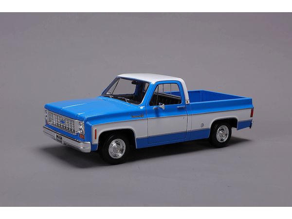 1974 Chevrolet C10 Cheyenne Super Pickup Blue/White
