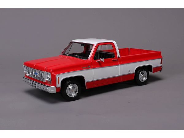 1974 Chevrolet C10 Cheyenne Super Pickup Red/White