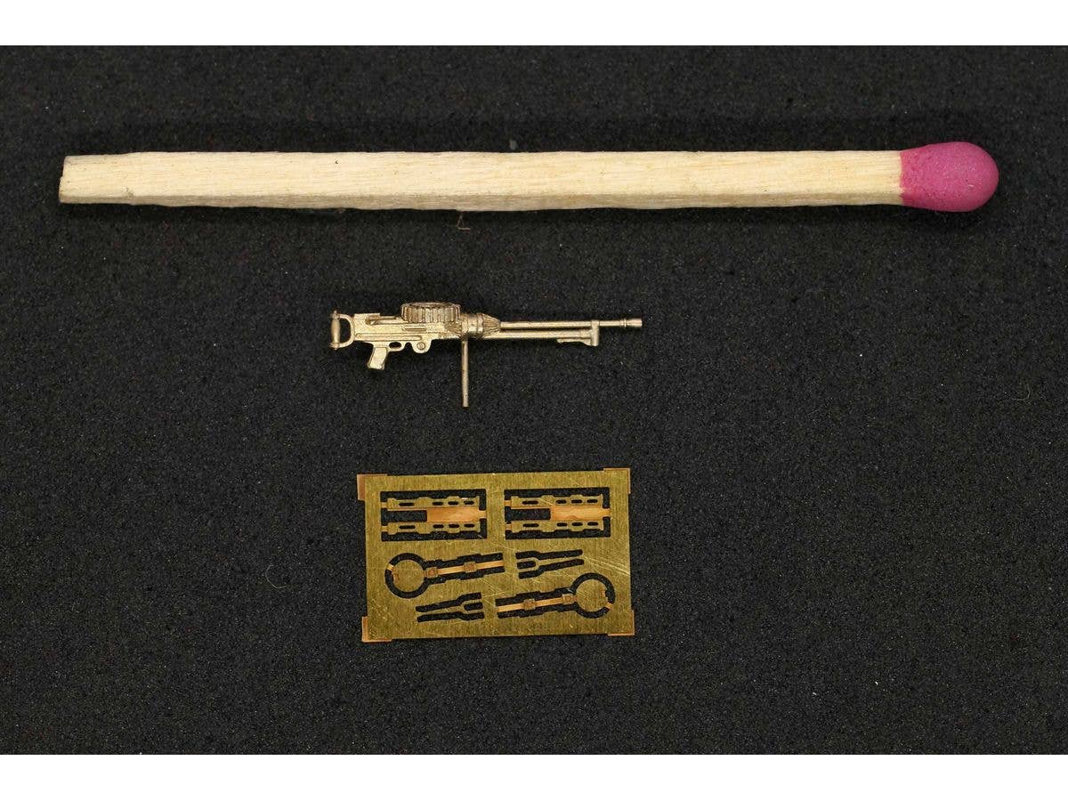 Stripped Lewis Mk I machine gun with a shortened radiator