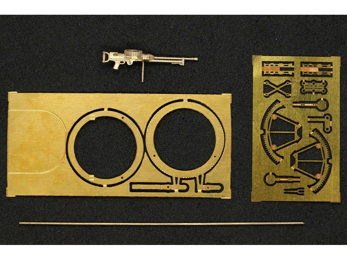 Stripped Lewis Mk I single MG with a shortened radiator on the Scarff ring