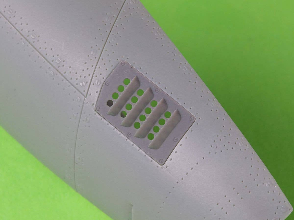 WWII US P-51 Mustang Carburetor Air Filter Cover, RAF Louver Type, Version A (for Tamiya)