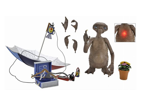 E.T. / E.T. LED Chest 40th Anniversary Deluxe Ultimate Action Figure